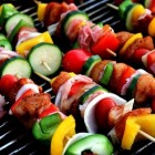 Gezond barbecueën met veel groenten en mager vlees