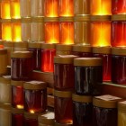 Honing: natuurproduct geproduceerd door honingbijen