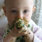 Baby's eten geven: knoeien met de Rapley-methode voorkomen