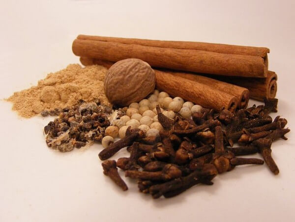 Gingerbread spices / Source: VanRobin, Wikimedia Commons (CC BY-SA-2.0)