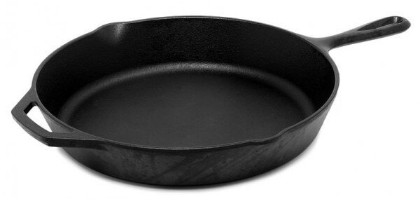 A cast iron skillet / Source: Evan-Amos, Wikimedia Commons (Public domain)